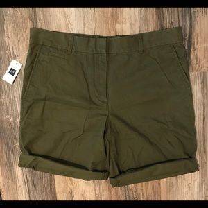 Women’s GAP Boyfriend Short Size 4